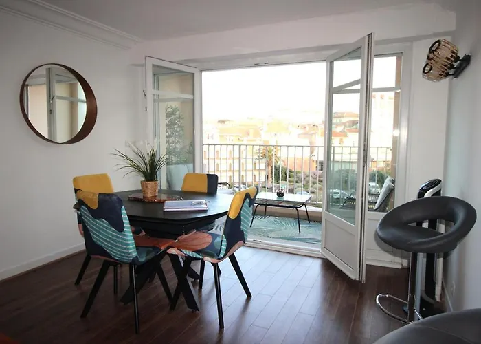 Appartement Avec Balcon Et Parking *